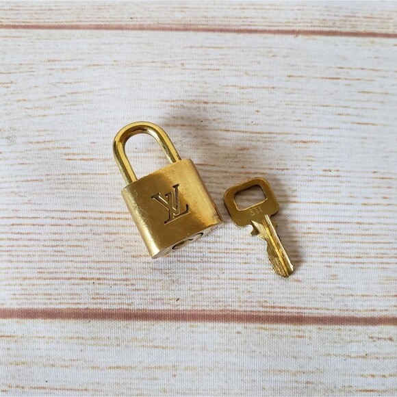 Authentic Louis Vuitton #311 Lock and Key Set Brass 300 Series Padlock - Picture 2 of 6